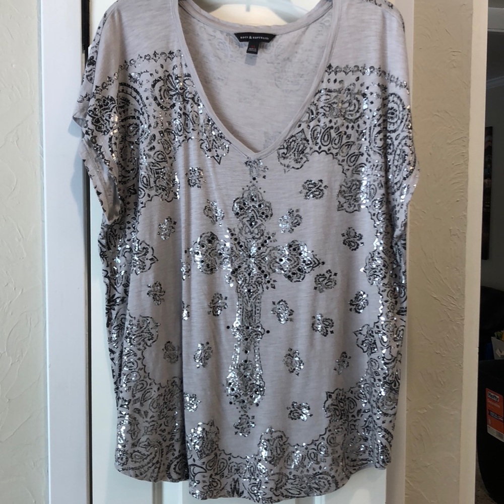 Cap sleeve cross shirt